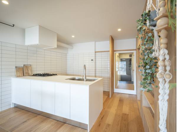 機能美と使いやすさを追求した新しいシステムキッチン