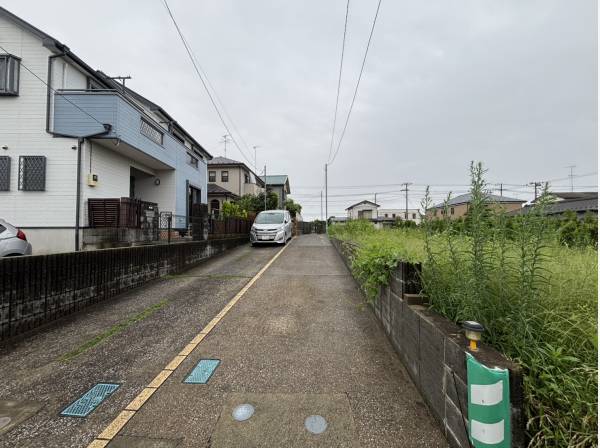 駐車は縦列ですが3台は停められますね！