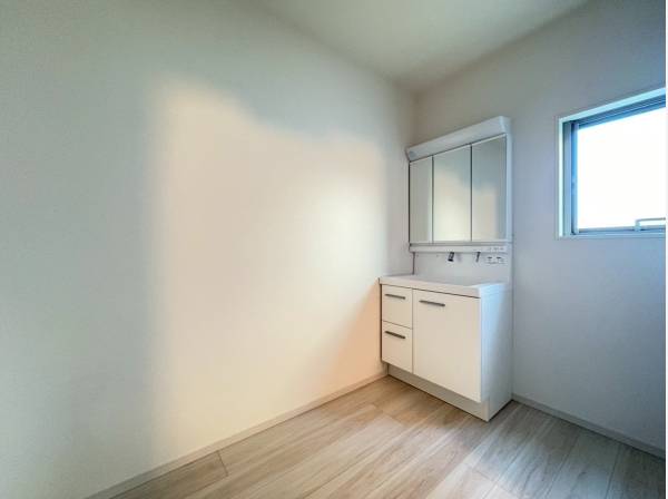 広々としたスペースのパウダールーム