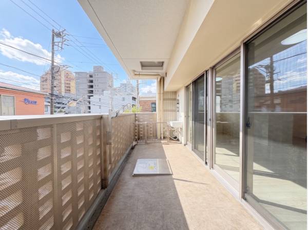 広いバルコニーでゆっくり過ごすこともできます。
