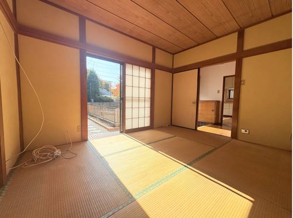 お休みの日は縁側で日向ぼっこ