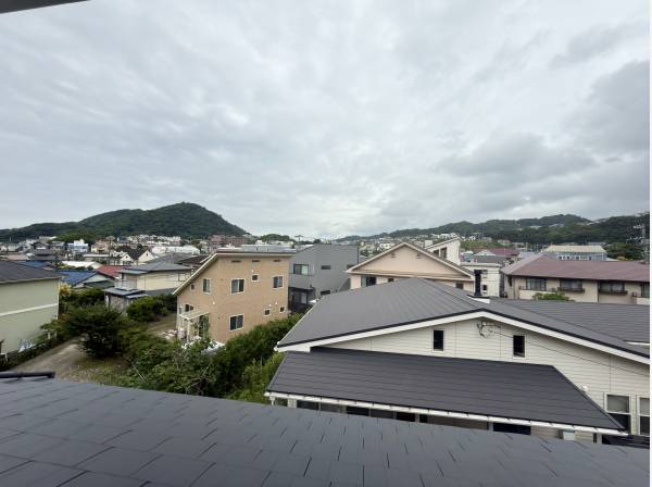 緑豊かな山並みを望む眺望！葉山の自然を感じる穏やかな住環境です