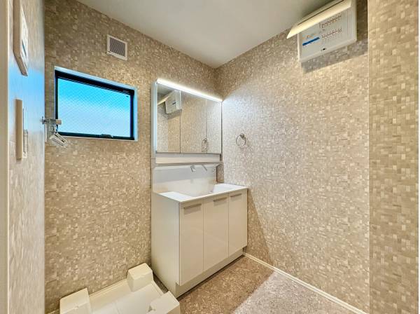 毎日使用する洗面室、ご家族で使用する場面をご想像ください