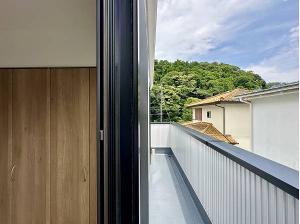 片瀬山を望む開放感溢れる眺望