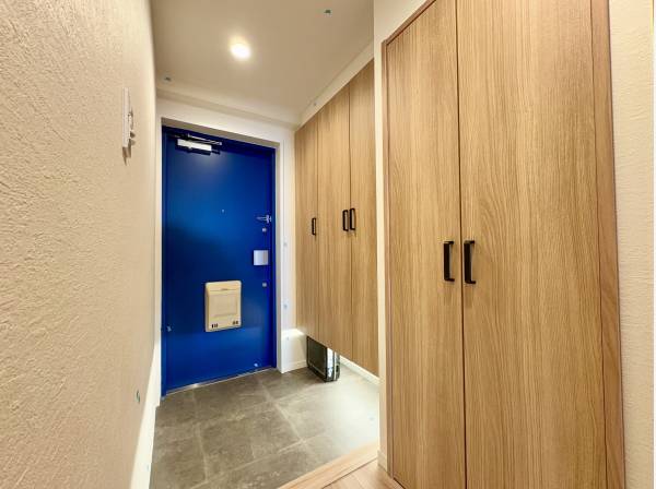 収納が豊富な玄関ホール