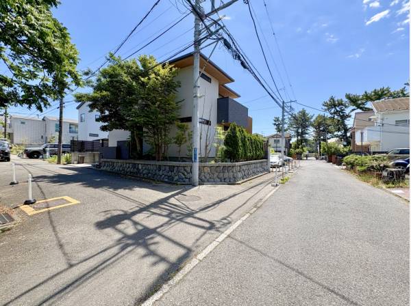 住まう人々の高い美意識が感じられる街並み