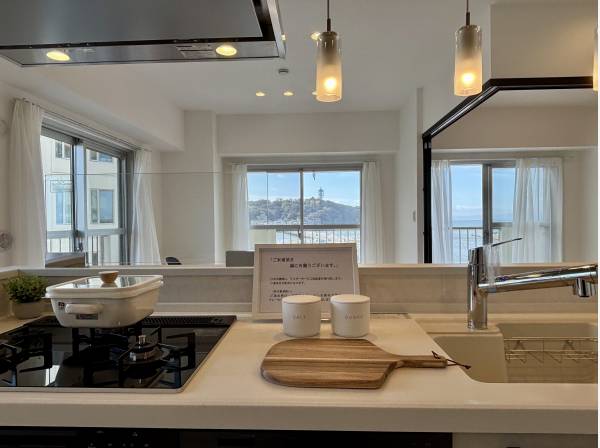 料理をしながら海を望めます