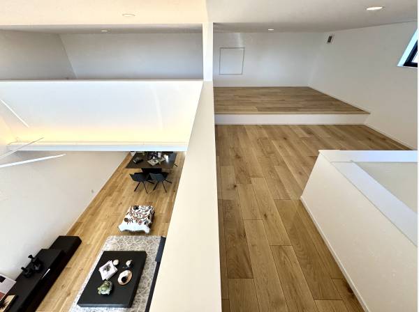 収納スペースに重宝する大型のロフト