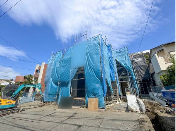 車種により2台分駐車可能なゆとりあるカースペースを完備したお住まい