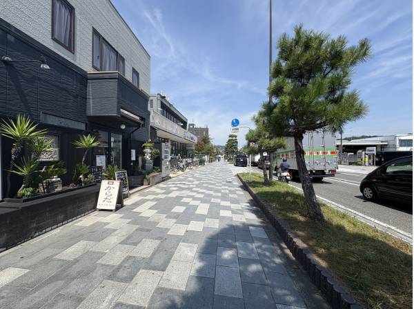 賑わう若宮大路より徒歩１分(約80ｍ)