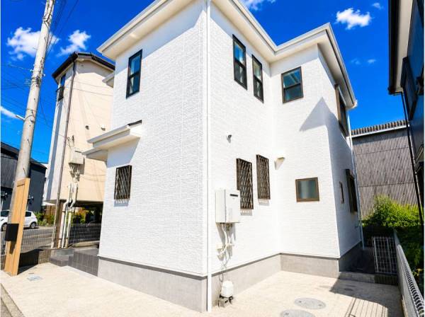 外壁塗装もされている外観