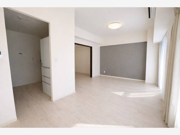 家族が集まってもゆとりのあるLDK