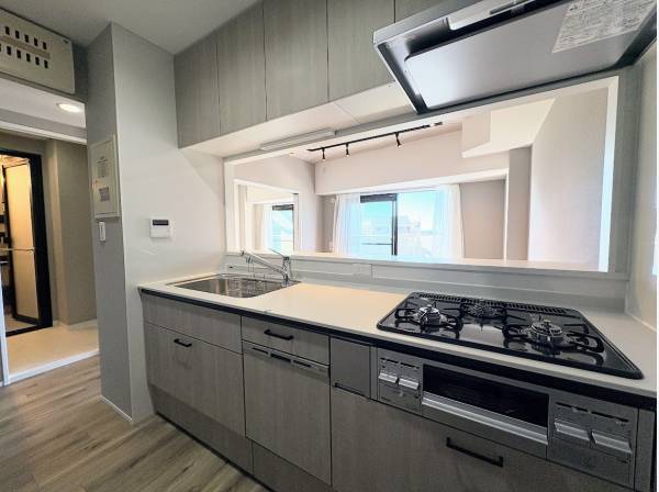 家族との会話が弾む対面式キッチン