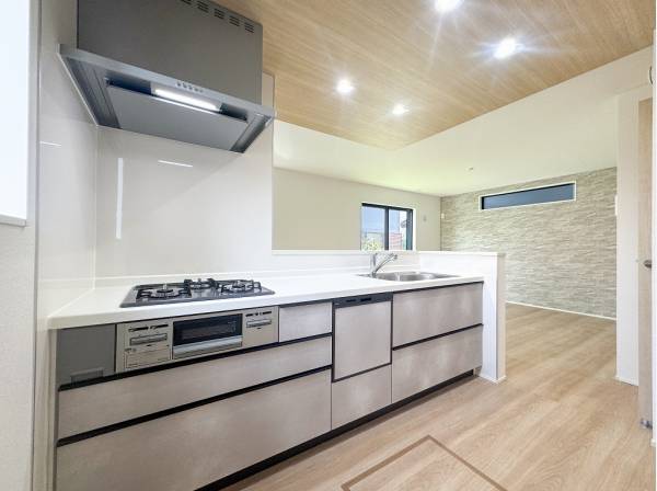 お料理中も家族の気配を感じられる対面式キッチン