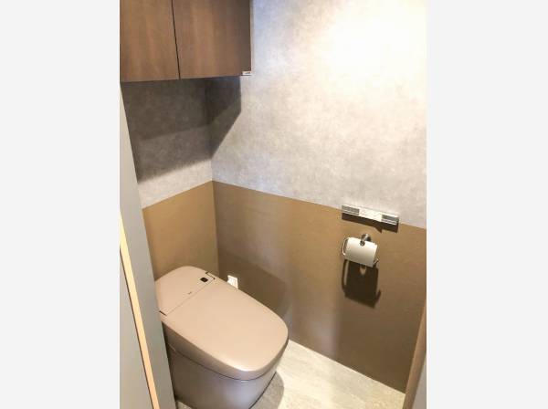 ブラウン系で統一されたサニタリー