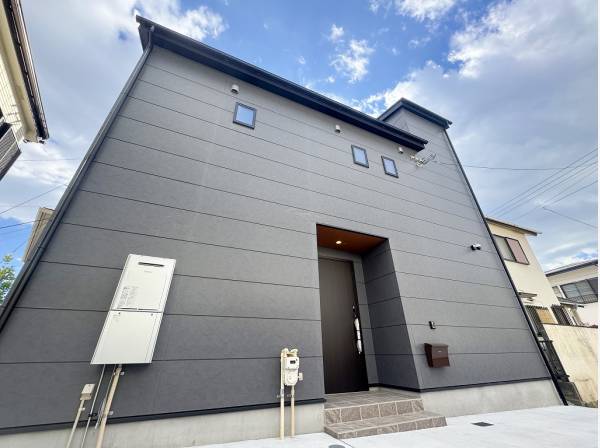 プライバシーを美しく守るソリッドな佇まい