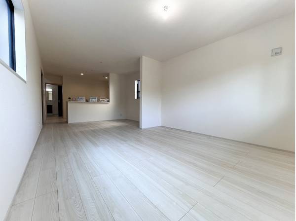 明るいトーンで統一された開放的なLDK