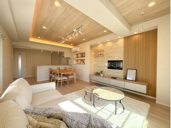 ダウンライトがおしゃれなLDKは約19帖の広々空間