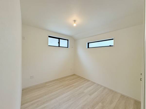 白を基調としたシンプルな内装