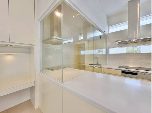 コンロ室は隔離されているため、生活臭をカット