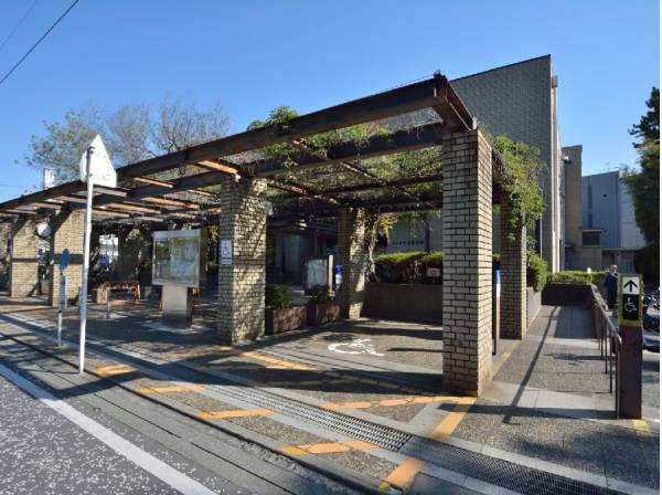 茅ヶ崎市立図書館まで徒歩7分（約490m）