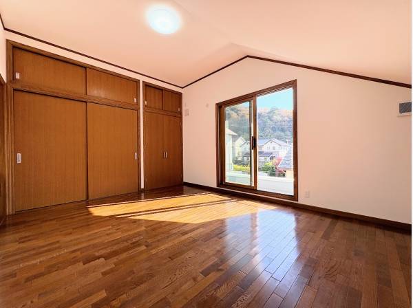 2階洋室も広々としています