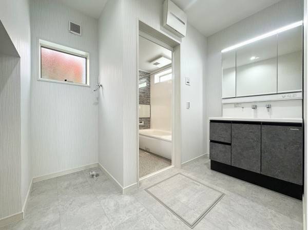 洗練感溢れるバスサニタリールーム