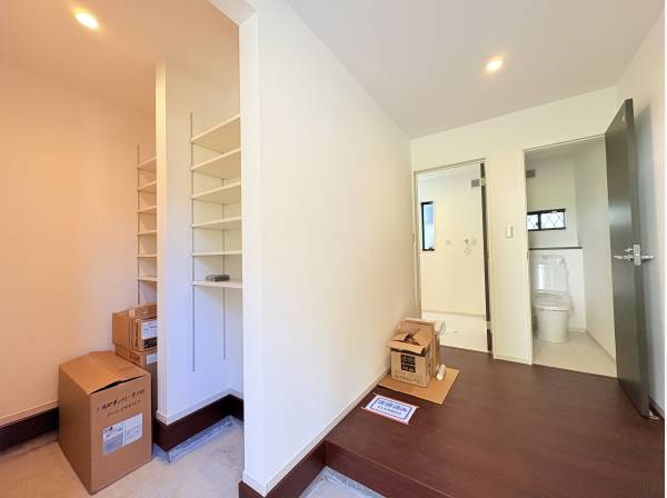 収納力のあるＳＩＣ付き玄関ホール