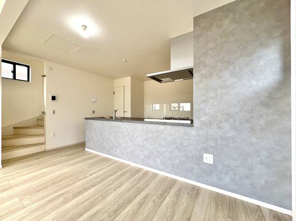 対面式システムキッチンは開放的な空間です。