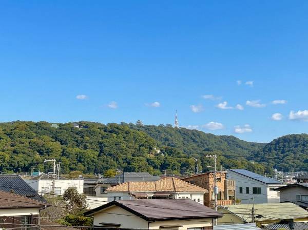 裏側には山々が見えますよ。