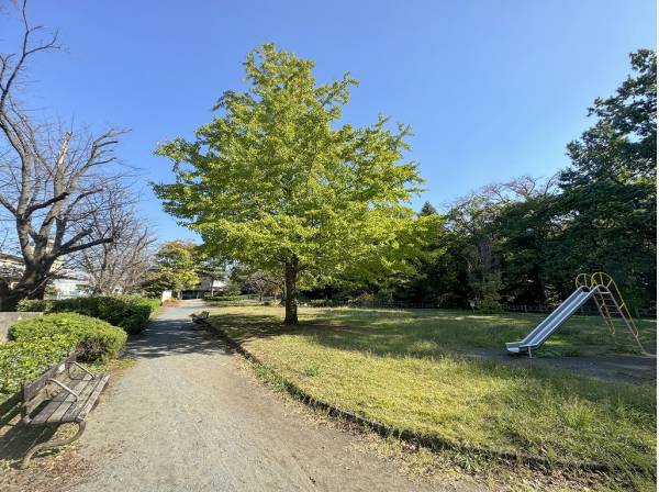 御幣公園まで徒歩3分 (約200ｍ)