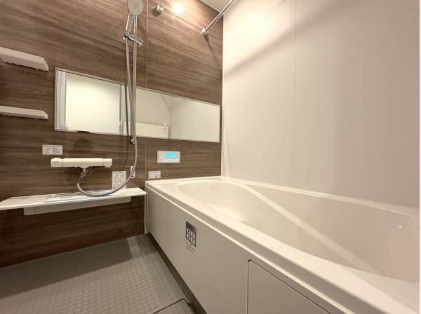 １日の疲れを癒してくれるゆったりとしたバスルーム