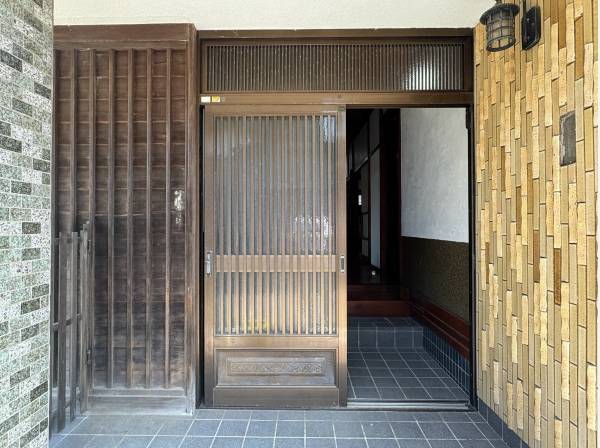 玄関は引き戸