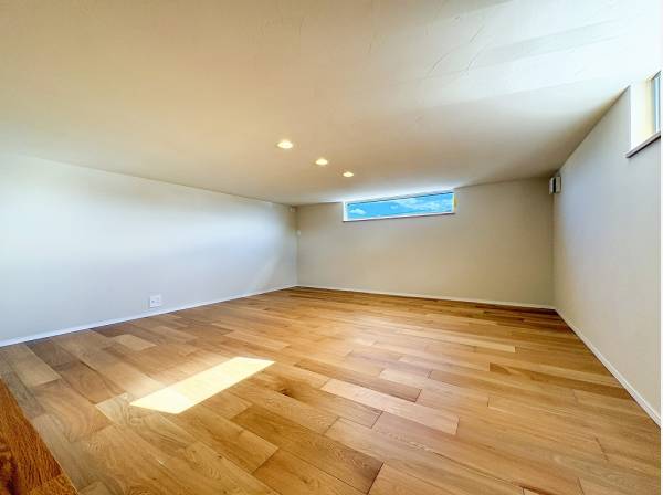 静かなプライベート感を満喫できるロフトは映画鑑賞や書斎などにおすすめ