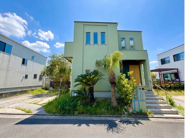 カースペースは2台、ゆとりのある邸宅です！