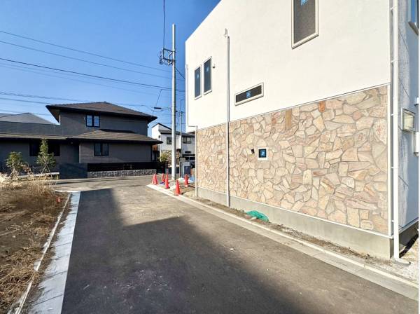 建物外観（現地は現在建築中です）