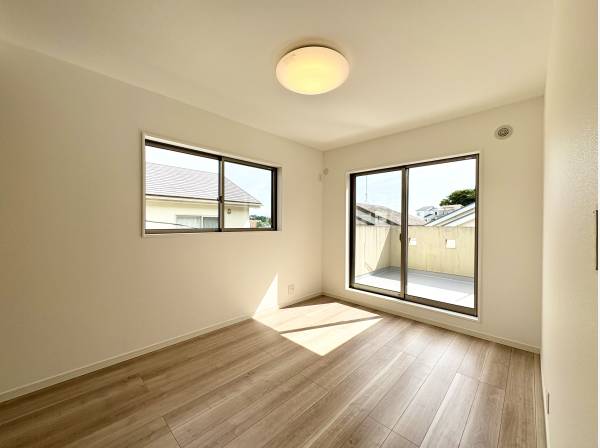 6帖以上の居室が全3室ございます！
