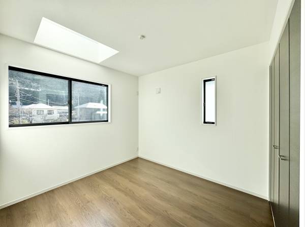 光が降り注ぐ、子ども部屋にも嬉しい一室