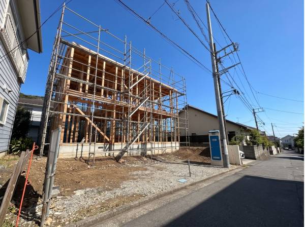 周辺は静かな住宅地、落ち着いた雰囲気です。