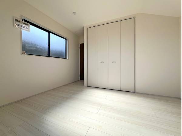 約7帖のゆとりある主寝室にはバルコニーが寄り添います