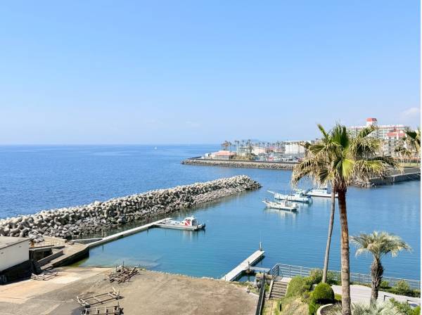 バルコニーからは逗子マリーナを始め、江ノ島や富士山を一望！