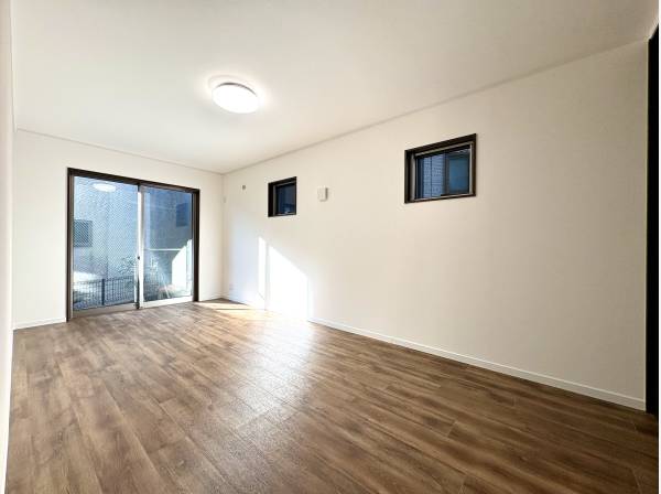 ゆとりある空間の洋室です。