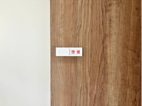 2階のお部屋にプレートを設置。自宅サロンやオフィス利用にも便利です。