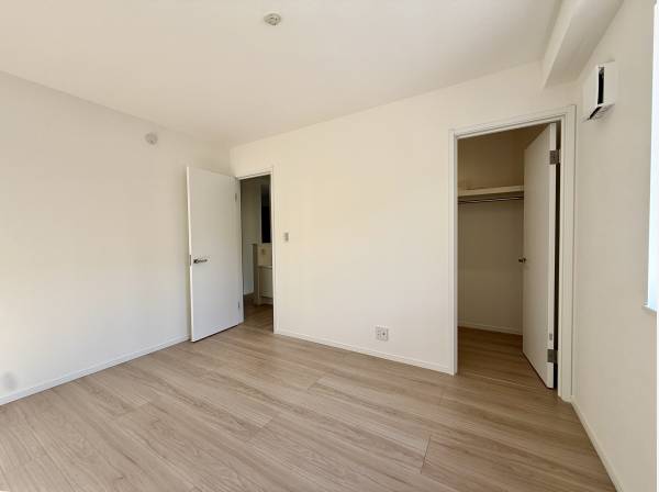 クローゼット完備の居室