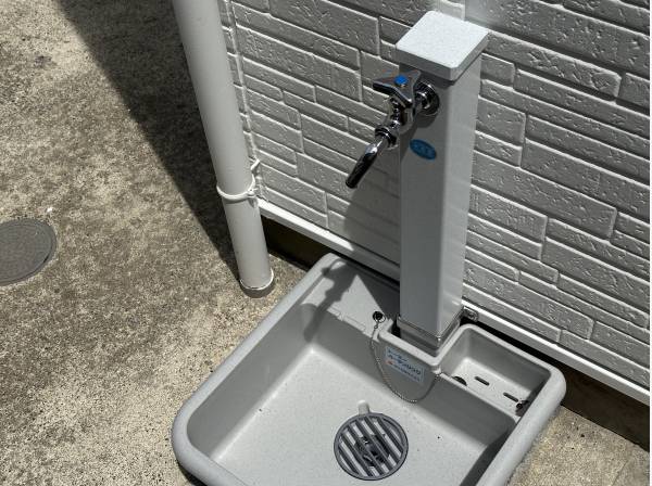 お庭には水栓も完備