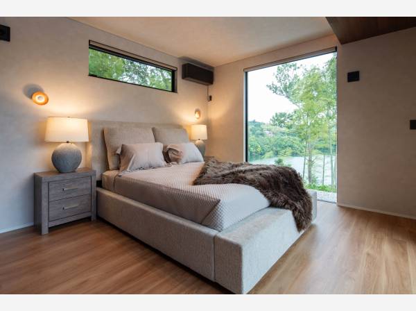 マスターベッドルーム/室内の素敵な家具付きでの販売