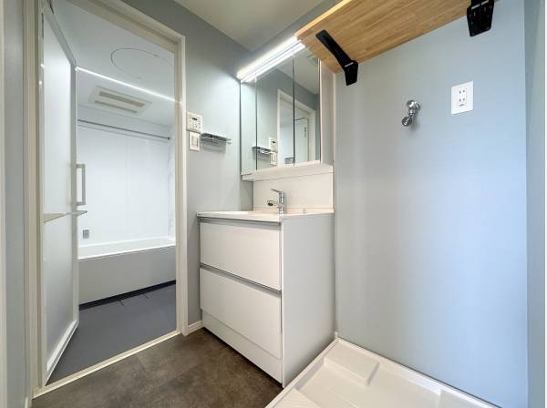 ライトブルーのクロスが爽やかな印象を与えます