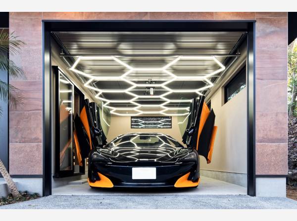 大型車両からスポーツカーまでガレージに入庫していただけます