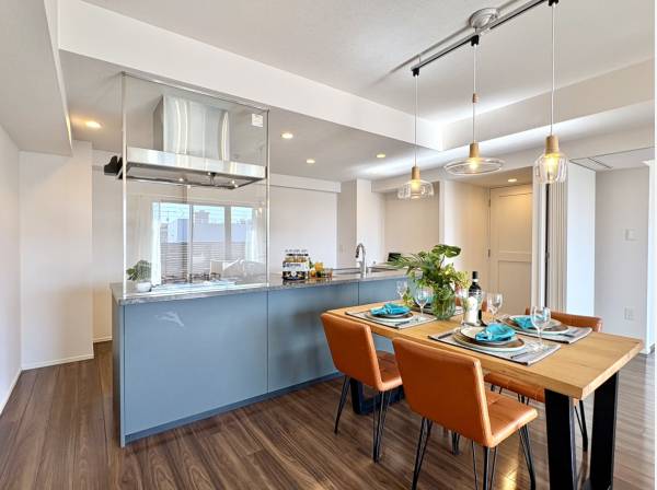 アイランドキッチン料理をしながらリビングの家族と会話を楽しめます