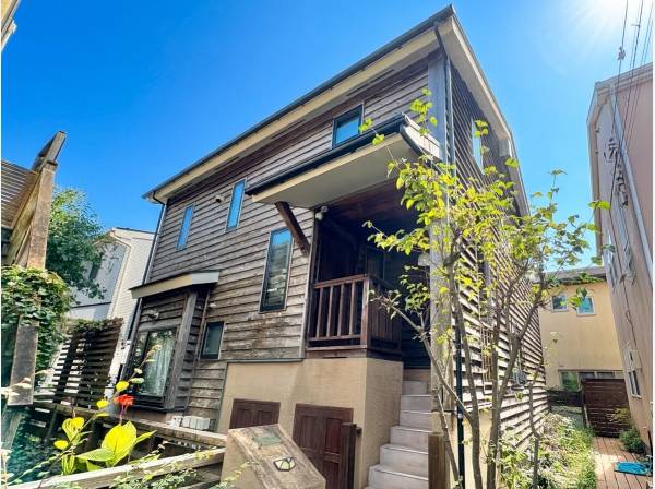 木の温もりが漂う外観デザイン！自然素材に包まれたこだわりの住宅！